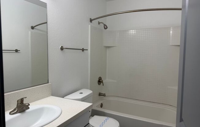 2 beds, 1 bath, 950 sqft, $3,025, Unit A111
