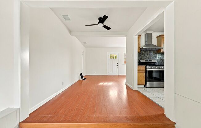 3 beds, 1.5 baths, $4,300