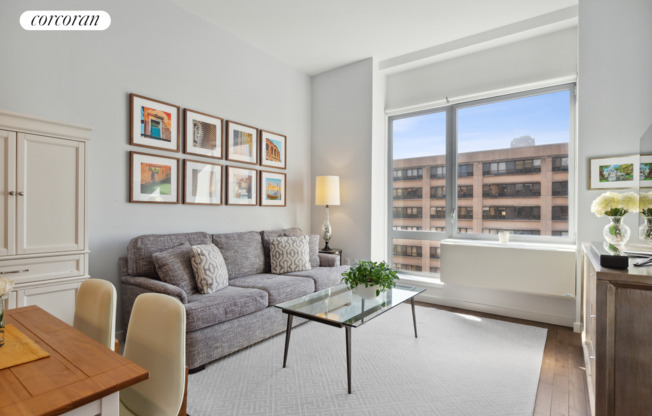 321 W 110 ST