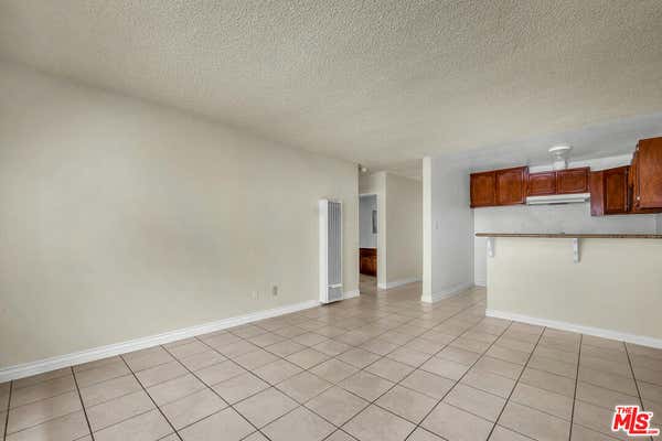 1095 W 39 ST