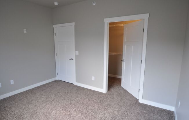 3 beds, 2 baths, $1,925, Unit 118