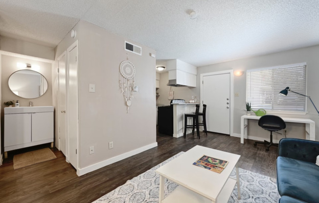 Studio, 1 bath, 400 sqft, $1,075