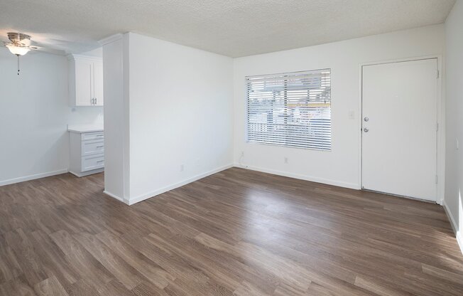 Beautiful & Spacious Top Floor Unit in Normal Heights with Parking