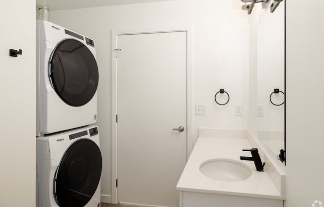 Studio, 1 bath, 319 sqft, $1,395, Unit 209