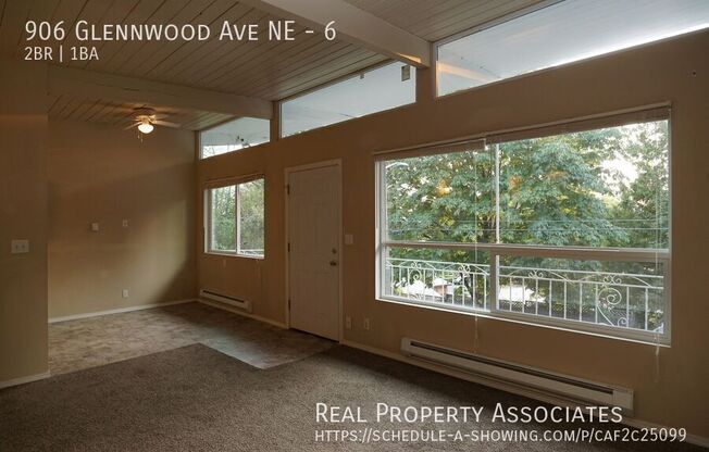 906 GLENNWOOD AVE NE