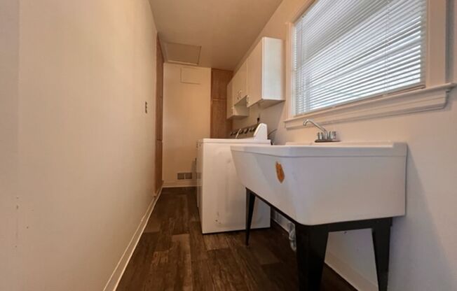 2 beds, 1 bath, $1,595