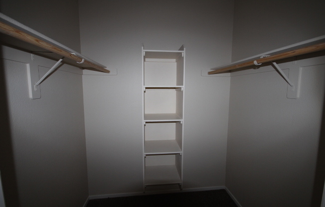 3 beds, 2 baths, $1,695, Unit # 1008