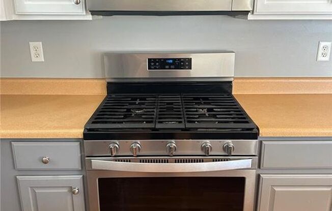 4 beds, 2.5 baths, 2,288 sqft, $2,800, Unit Madison Park 208