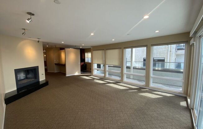 $1000 move-in special Stunning 3 Bed 2.5 Bath Unit with a View!!!