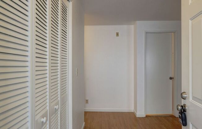 Beautiful 2 Bedroom Condo in Great Highlands Neighborhood!!
