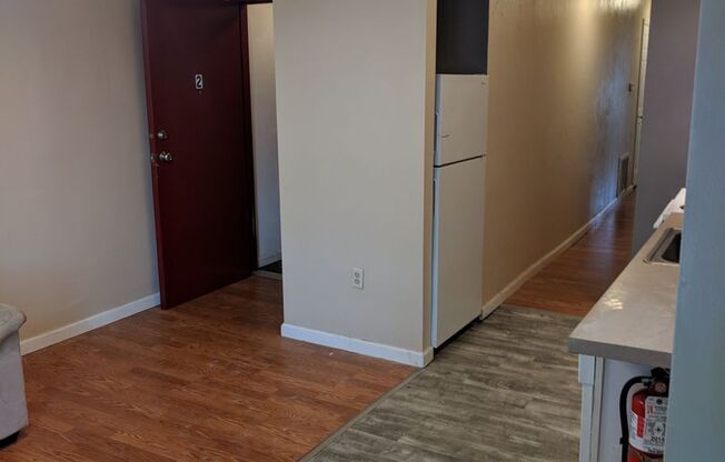 3 beds, 1 bath, $2,100, Unit 2