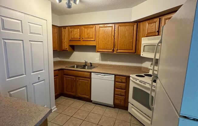 2 beds, 1.5 baths, 910 sqft, $1,400, Unit Unit B