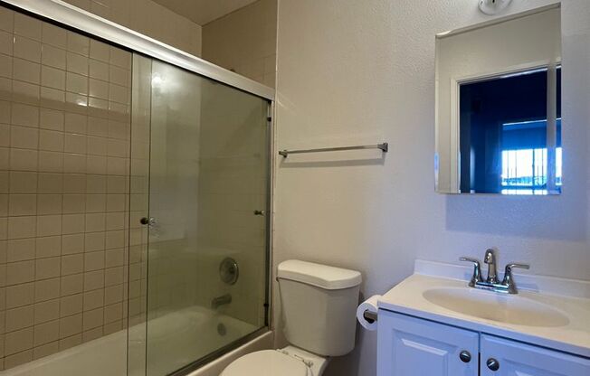 Beautiful 3-Bedroom, 2-Bath Home with Garage – Move-In Ready!