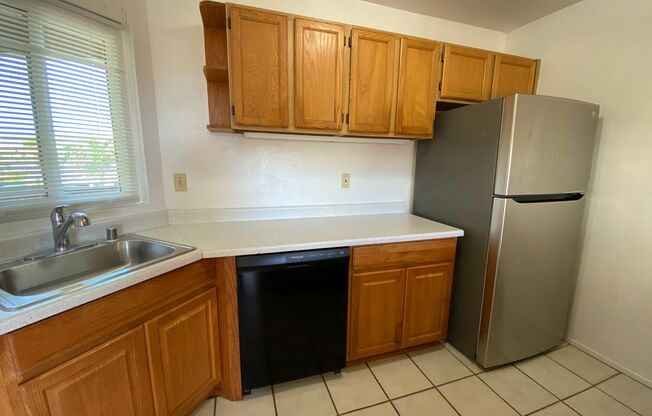 TOWNHOUSE - 3 BED/ 2 BATH/ 1 PARKING AT HARBOR POINTE (Just Listed)