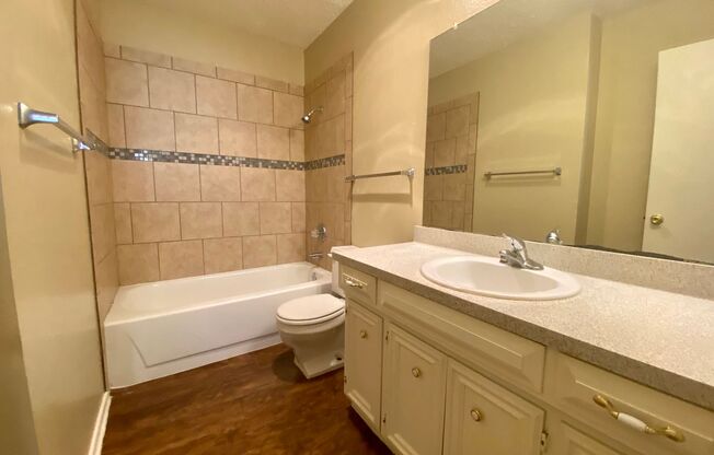 2 beds, 2 baths, $750, Unit #23