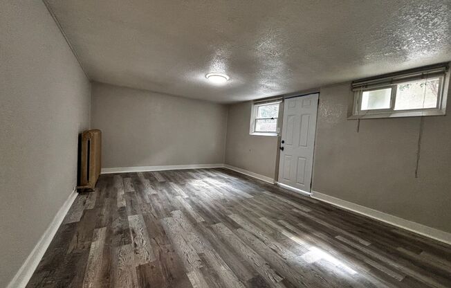 2 beds, 1 bath, $1,150, Unit 3411 Unit 2