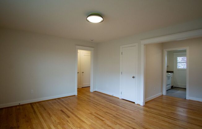 2 WEEKS FREE! Freshly Renovated Extra Spacious One Bedroom Ready Now!