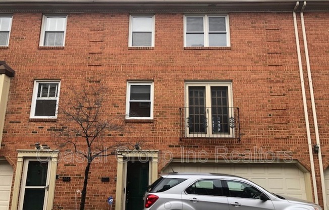 527 W 20 ST