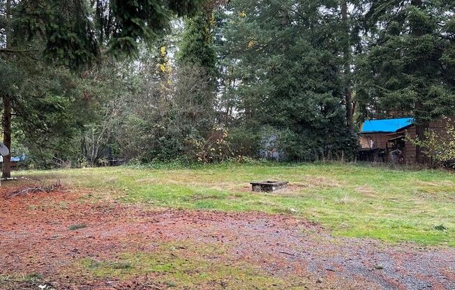 Cozy 3 bedrooms/ 1 bath house in Lynnwood.