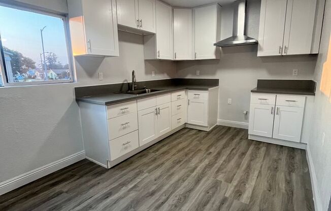 2 beds, 1 bath, $2,450, Unit 16