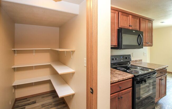 3 beds, 2.5 baths, 1,260 sqft, $1,640, Unit 6800-04