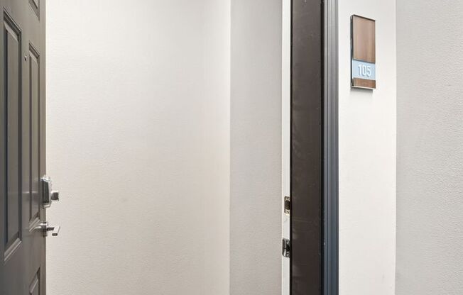 1 bed, 1 bath, 698 sqft, $2,095, Unit 105