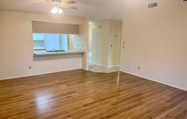 2/1 Townhome Located in Carrollwood WITH Garage and Porch!