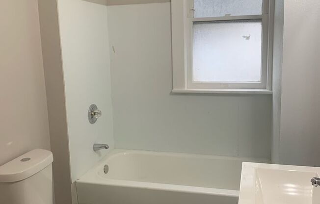 2 beds, 1 bath, $800, Unit 928 Islington