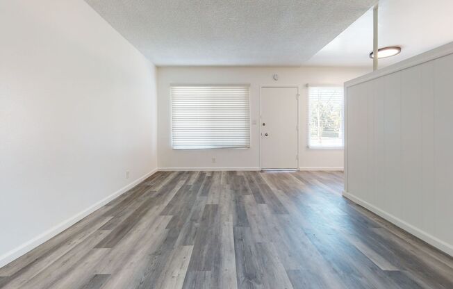 1 bed, 1 bath, $3,400, Unit B