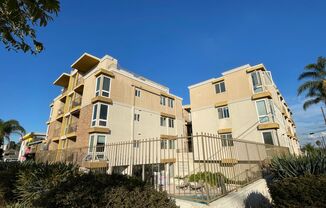 Beautiful Remodeled Condo In North Park w/In-Unit Washer/Dryer, Garage Parking