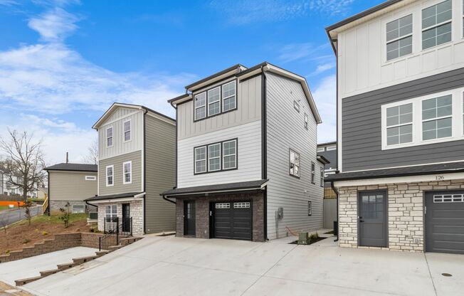 Brand New Luxury Home with 1 Car Garage close to Downtown and the River Walk!