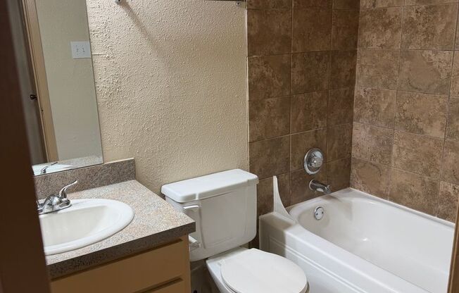 2 beds, 2 baths, 844 sqft, $1,155, Unit 211