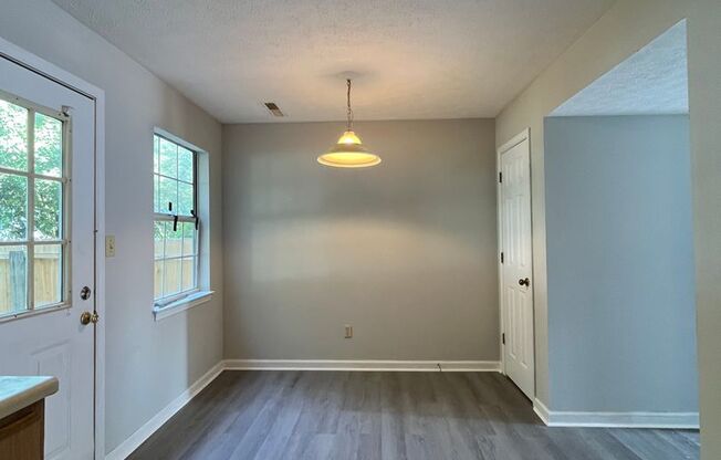 2 beds, 1.5 baths, 1,100 sqft, $825, Unit Apt A