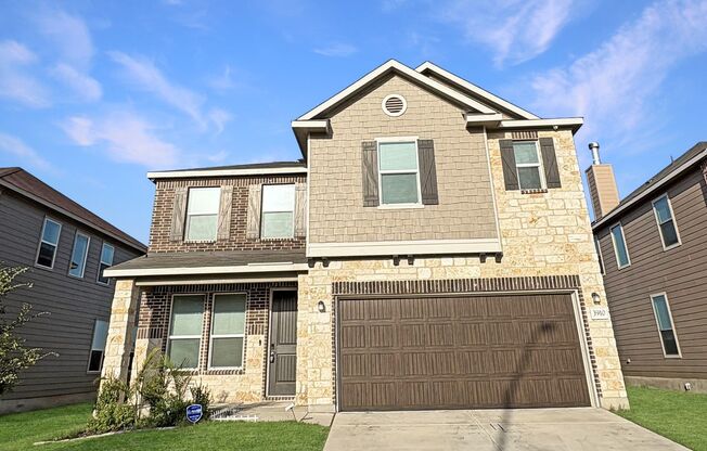 Contemporary Living in Seguin – Over 2,400 Sq Ft of Comfort