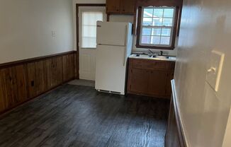 2 beds, 1 bath, $750, Unit 200