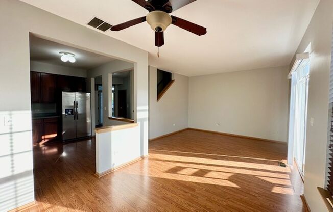 Large 3 Bedroom 2.1 Bath Townhome 2 car garage Neuqua Valley High School