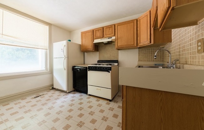 AVAILABLE JUNE 2026 - Great Location with Off-Street Parking Spot !