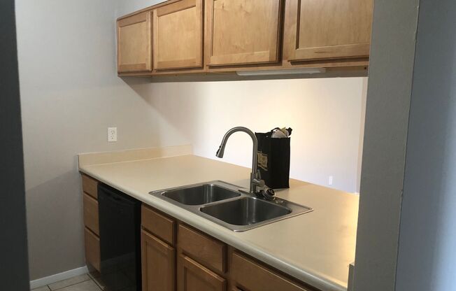 1 bed, 1 bath, 755 sqft, $1,080, Unit 5728H