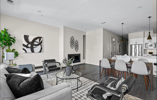 Beautiful 2 bed 2 bath plus den- Parking!!!  Pets Welcome!!!