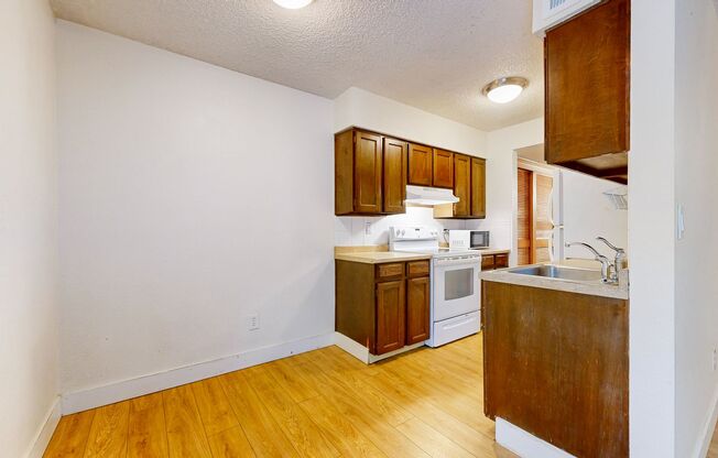 Adorable main floor 1 bed unit