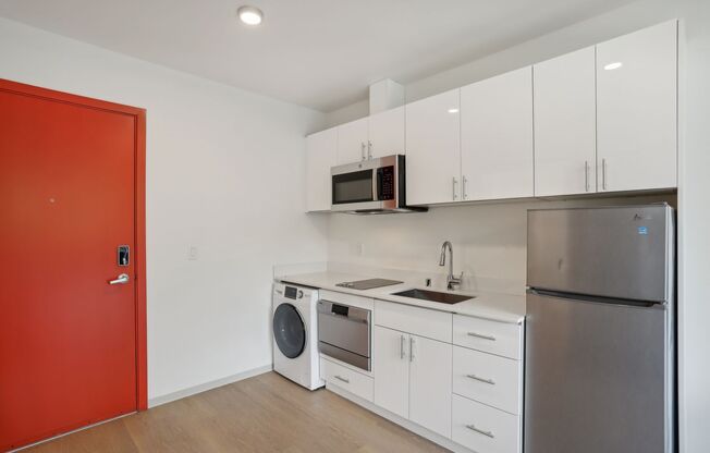 Studio, 1 bath, 288 sqft, $1,427, Unit Unit 307