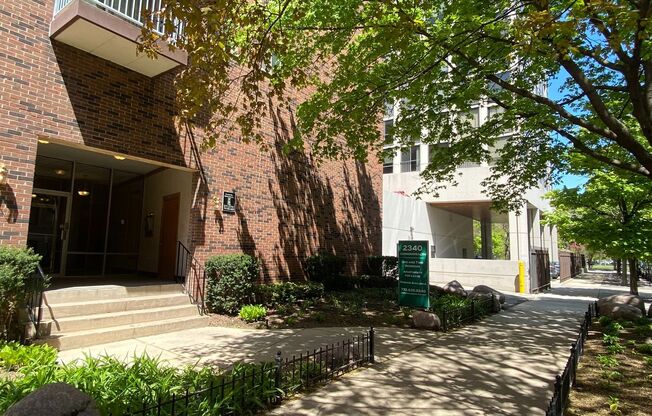 2340 N. Commonwealth
