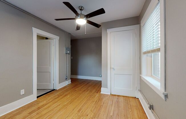 Studio, 1 bath, 290 sqft, $999, Unit 14