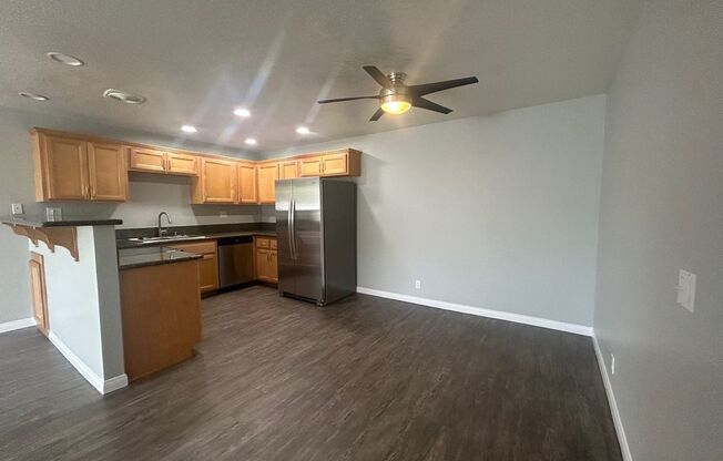 2 beds, 1 bath, 920 sqft, $2,670, Unit L11