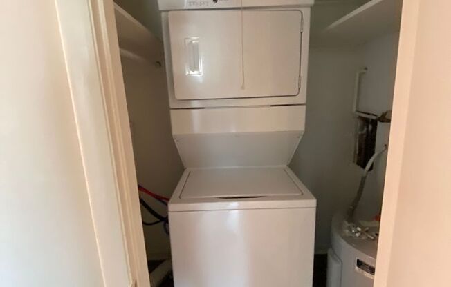 1 bed, 1 bath, 640 sqft, $995, Unit A11