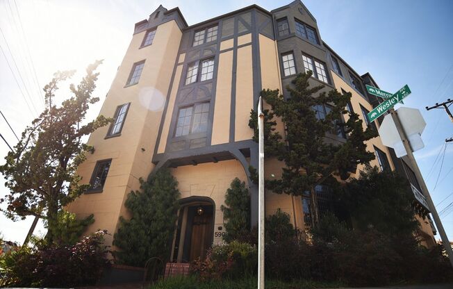 1p353 - 590 Merritt Avenue