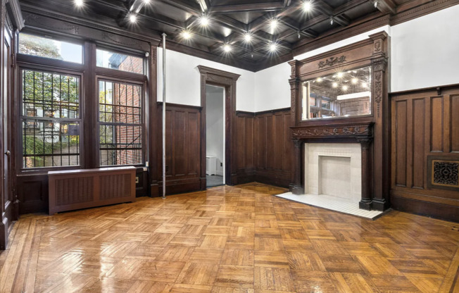 386 STERLING PL