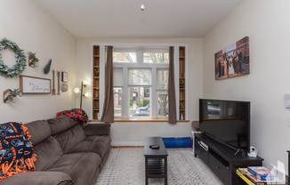 2702 W THOMAS