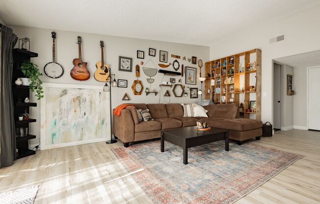 Fully Furnished single story home in Las Vegas with STYLE!