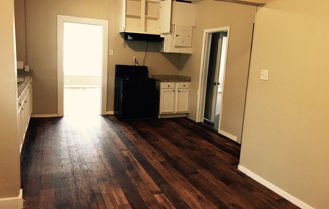 3 beds, 1 bath, $1,595